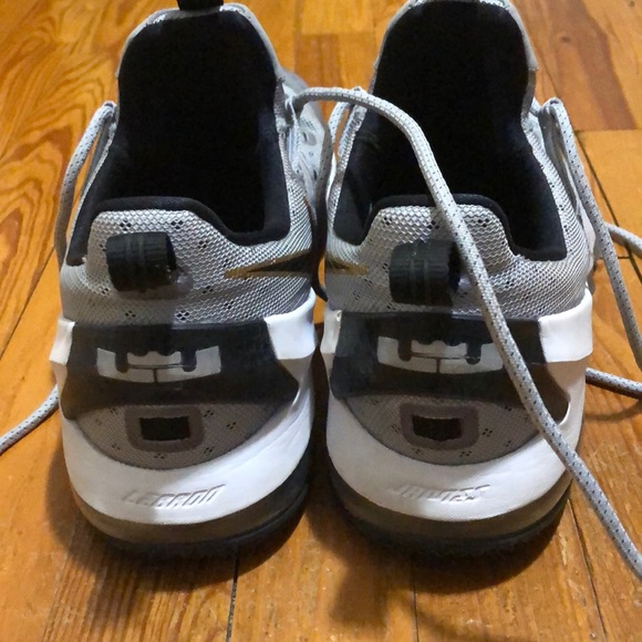 Lebron 13 Low - Picture 4 of 5